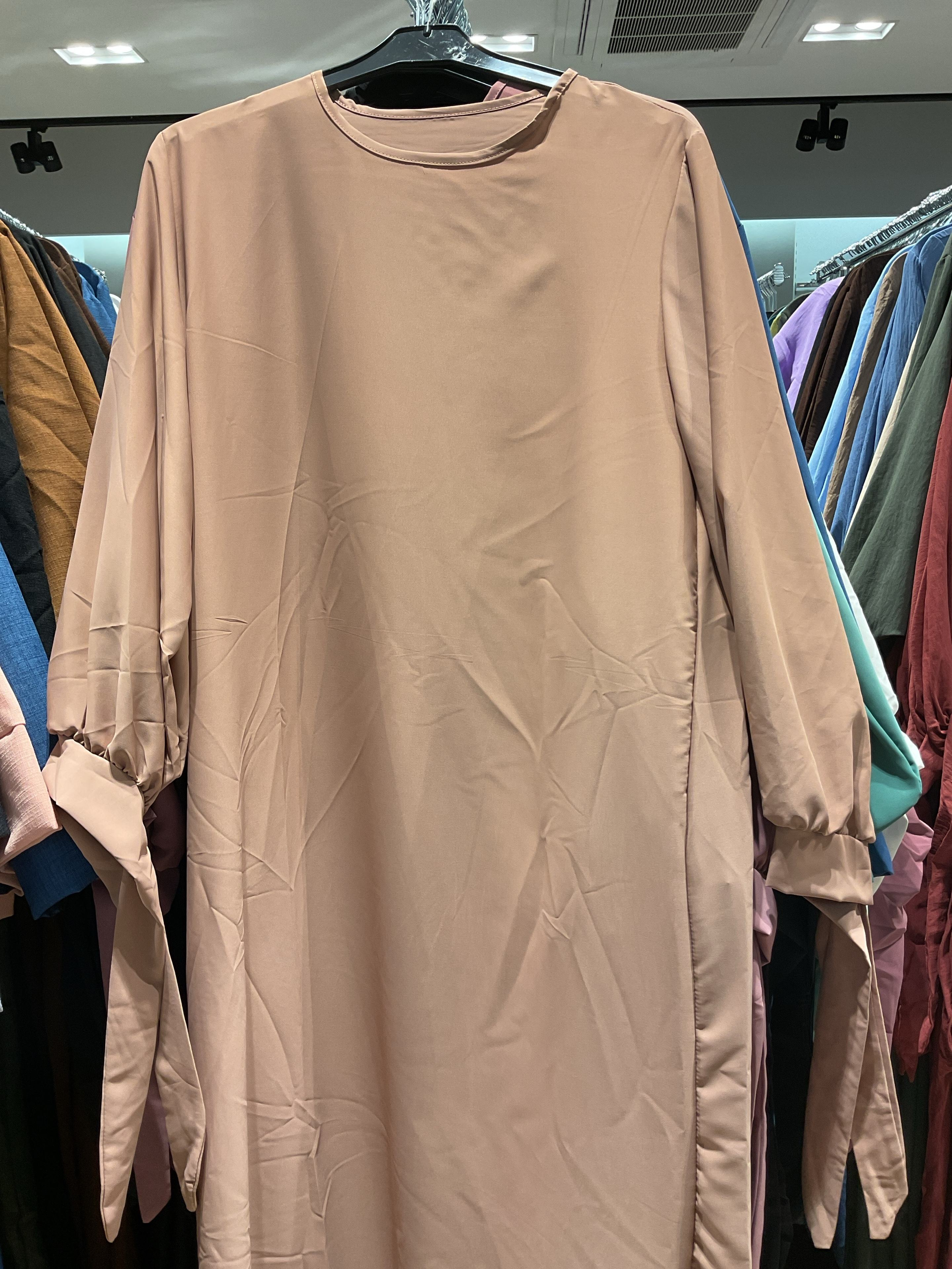 Abaya en soie de Médine RO2378PK - Elégante et fluide avec coupe ample et manches ballon avec joli nœud