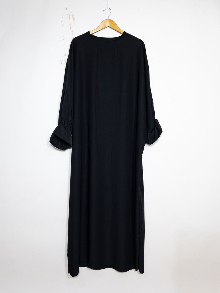 Abaya longue ref: 23312pk - Abaya longue large en Soie de Médine élégante et fluide