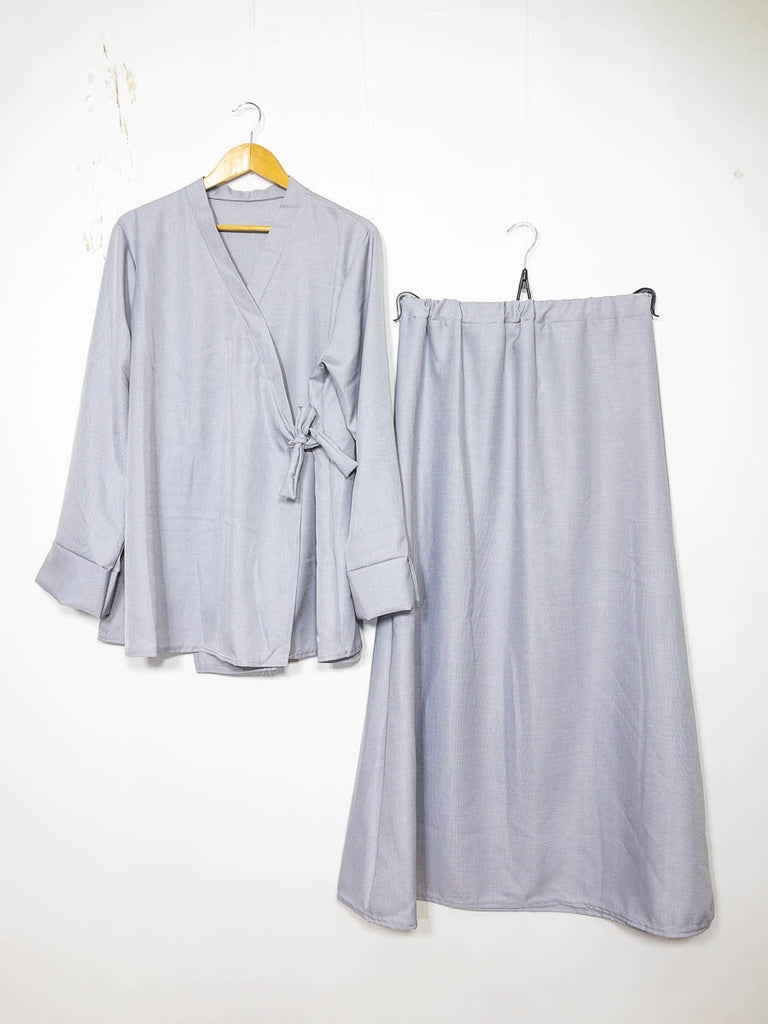 Ensemble EN2385XLM-JU - haut croisé avec nœud sur les côtés style kimono avec jupe évasée