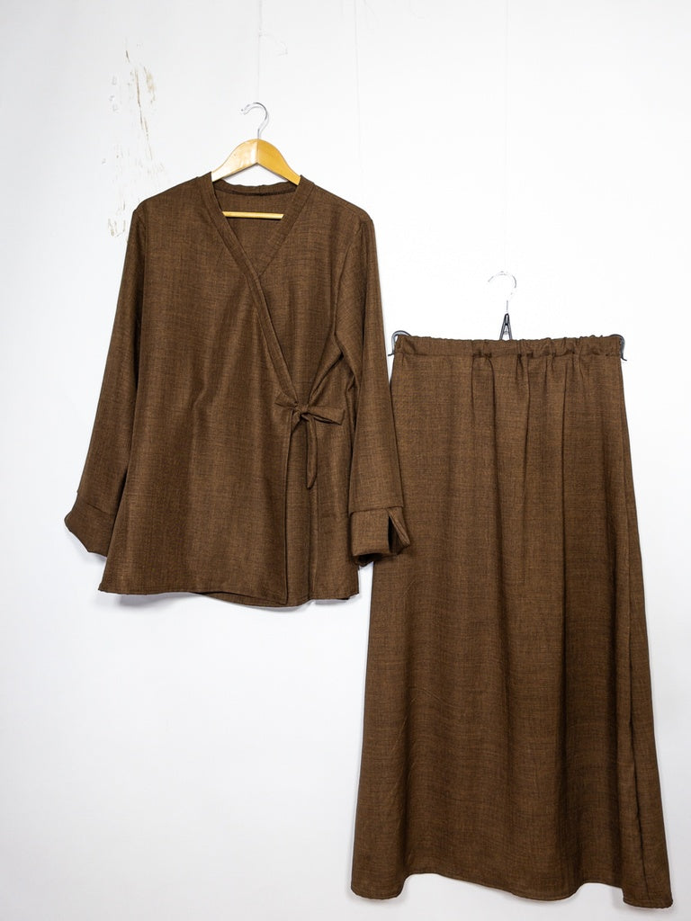 Ensemble EN2385XLM-JU - haut croisé avec nœud sur les côtés style kimono avec jupe évasée