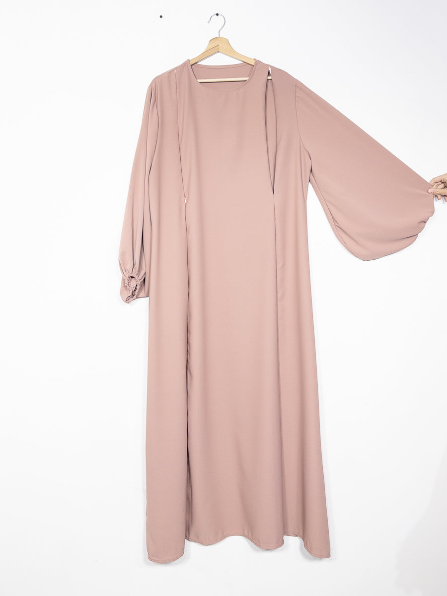 Abaya d'allaitement en soie de Medine ouvertures zip REF:RO2508PK - doux et fluide facilitant l’allaitement en toute discrétion.