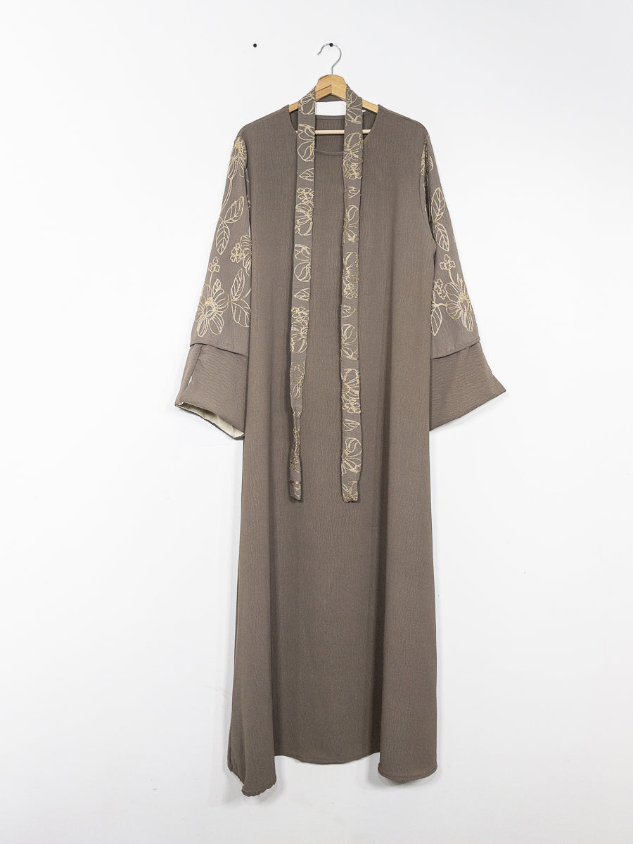 Robe abaya broderies florales ref:Ro2513jazz - Abaya avec broderies florales et ceinture assortie avec une coupe ouverte avec doublure
