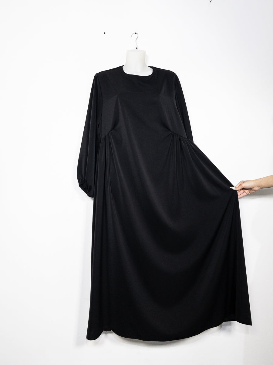 Robe abaya en Soie de Médine Ref: Ro2509pk - Robe abaya en Soie de Médine subtilement froncée au buste coupe fluide avec manches bouffantes