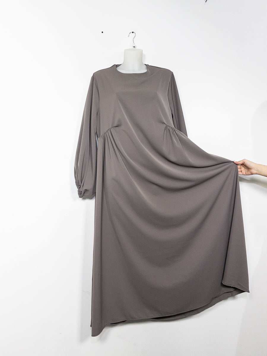 Robe abaya en Soie de Médine Ref: Ro2509pk - Robe abaya en Soie de Médine subtilement froncée au buste coupe fluide avec manches bouffantes