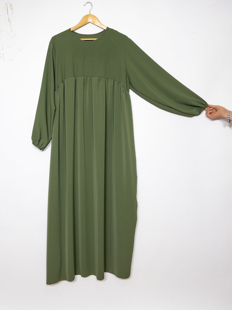 Abaya longue en soie de Médine ref: 2326 pk - Abaya longue avec volant en soie de Médine élégante et fluide