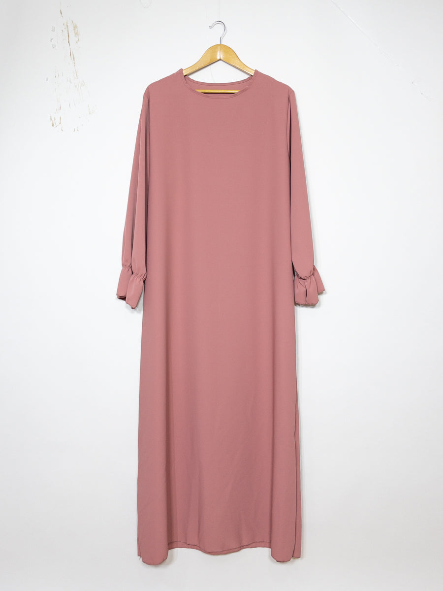 Abaya longue large ref: Ro2316pk- Abaya Longue Large en soie de Médine manches volantées chic et décontracté