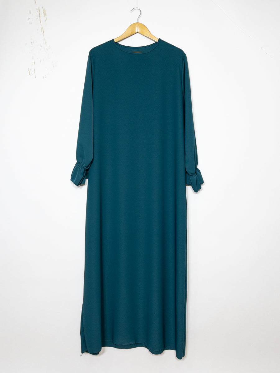 Abaya longue large ref: Ro2316pk- Abaya Longue Large en soie de Médine manches volantées chic et décontracté