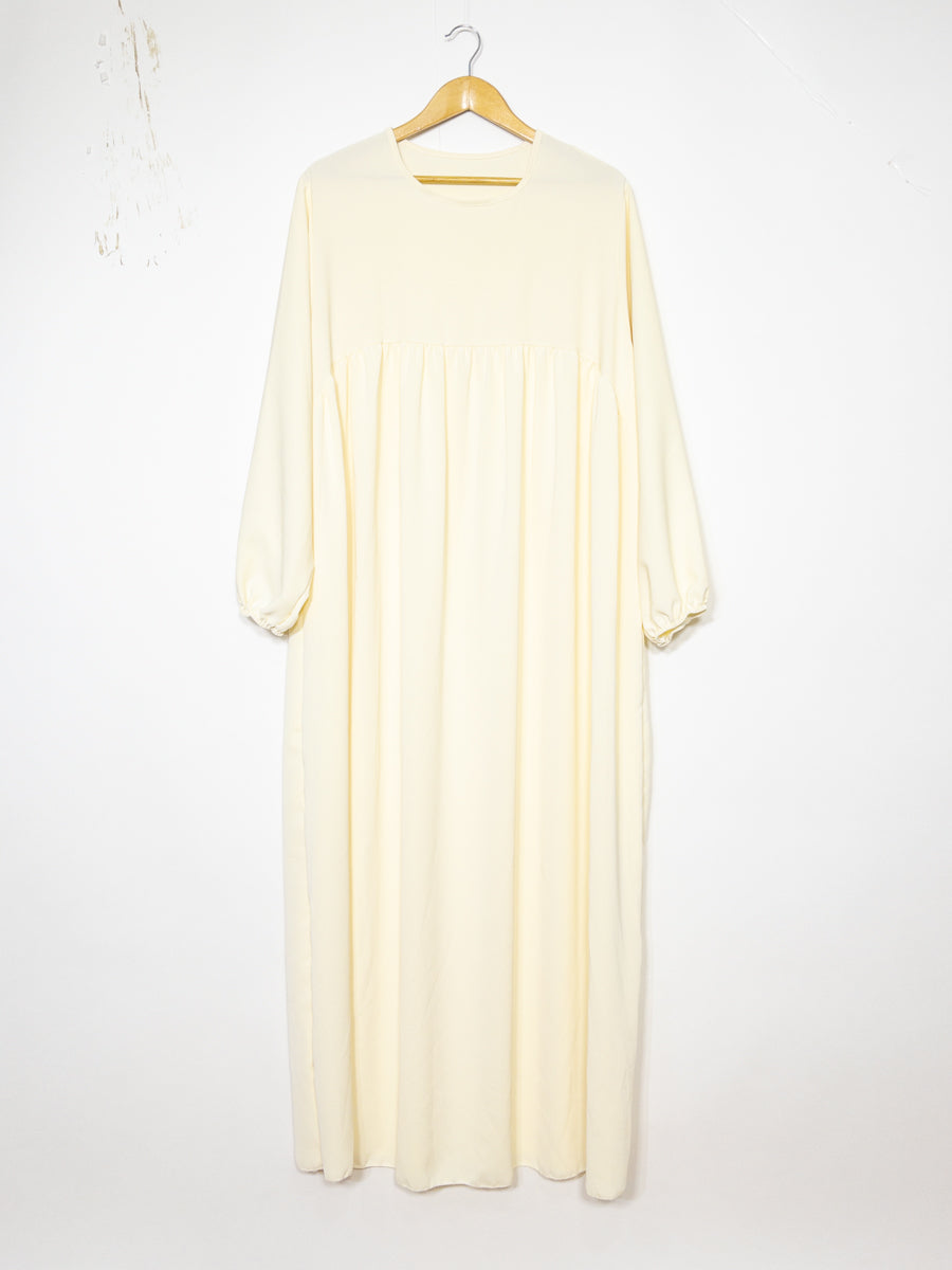 Abaya longue femme REF: RO2326PK - Abaya longue femme en soie de medine tissu fluide et doux , coupe ample et élégante