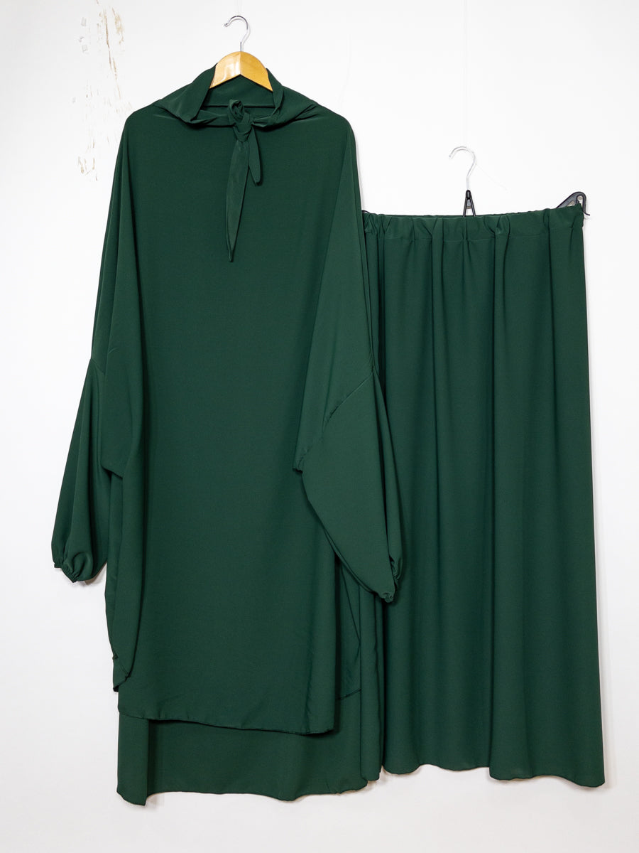 Jilbeb ensemble deux pièces en soie de Médine REF: En2310pk - Ce joli ensemble comprend un jilbeb et une jupe fluide et élégant