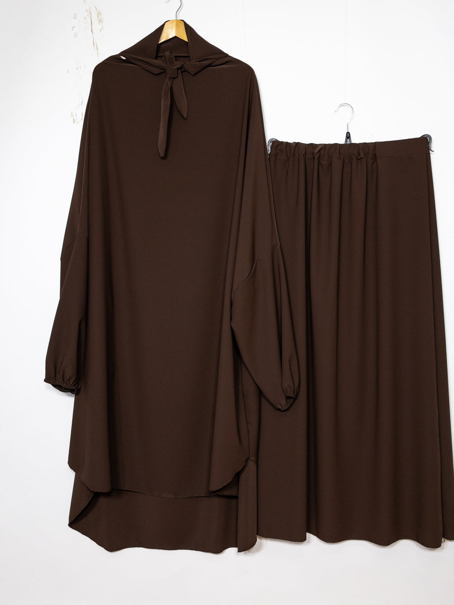 Jilbeb ensemble deux pièces en soie de Médine REF: En2310pk - Ce joli ensemble comprend un jilbeb et une jupe fluide et élégant