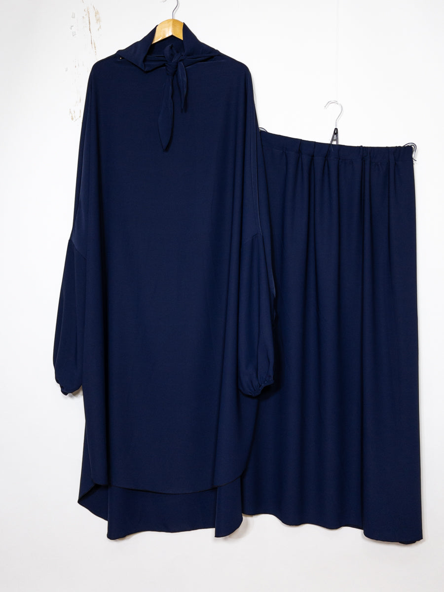 Jilbeb ensemble deux pièces en soie de Médine REF: En2310pk - Ce joli ensemble comprend un jilbeb et une jupe fluide et élégant