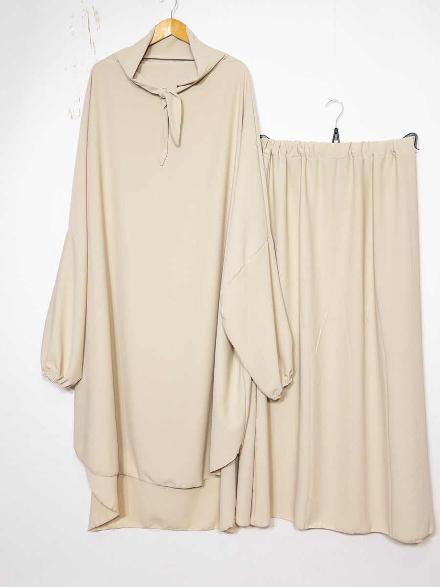 Jilbeb ensemble deux pièces en soie de Médine REF: En2310pk - Ce joli ensemble comprend un jilbeb et une jupe fluide et élégant