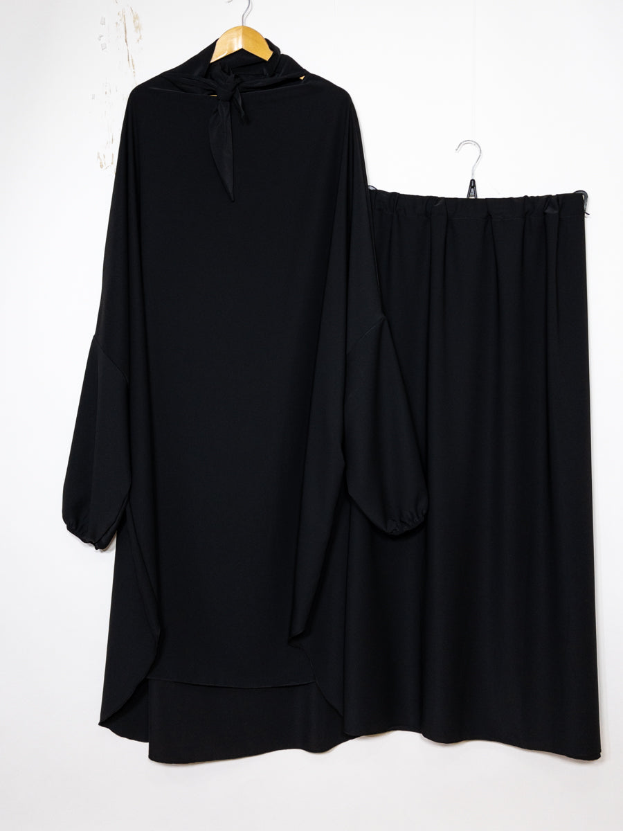 Jilbeb ensemble deux pièces en soie de Médine REF: En2310pk - Ce joli ensemble comprend un jilbeb et une jupe fluide et élégant