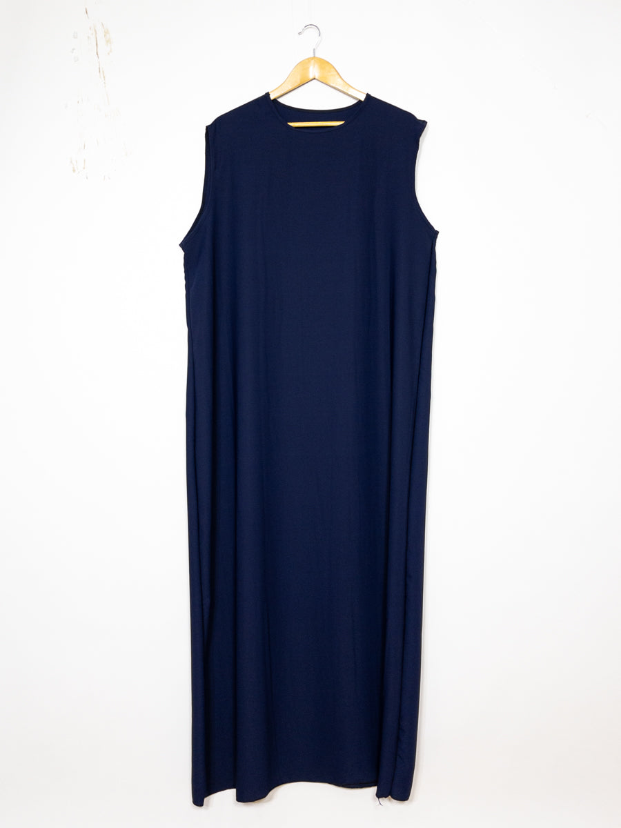 Abaya longue large ref: Ro2353pk - Abaya Longue Sans Manches en Soie de Médine manche courte fluide et légère