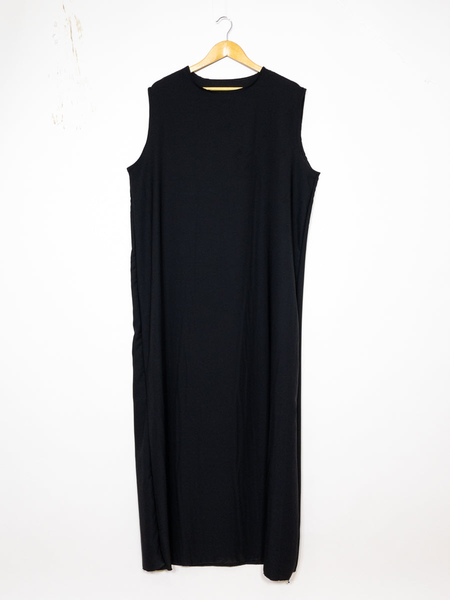 Abaya longue large ref: Ro2353pk - Abaya Longue Sans Manches en Soie de Médine manche courte fluide et légère