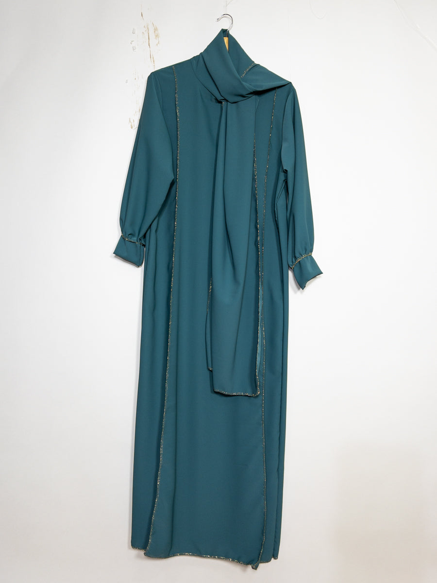 Abaya longue femme REF: Ro2369pk Robe Abaya en Soie de Médine avec Écharpe style raffiné et sa touche dorée