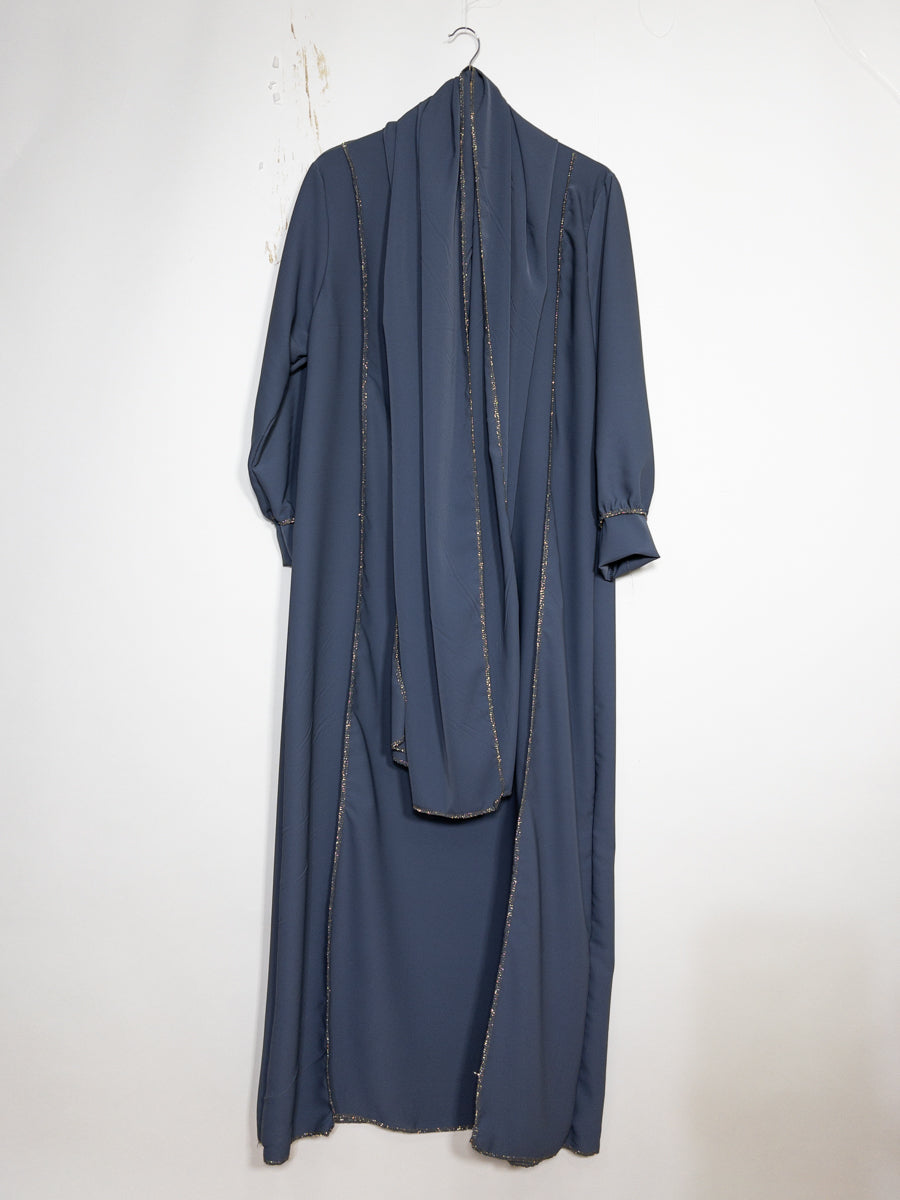 Abaya longue femme REF: Ro2369pk Robe Abaya en Soie de Médine avec Écharpe style raffiné et sa touche dorée