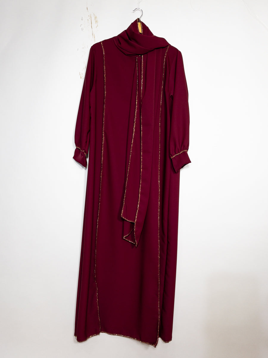 Abaya longue femme REF: Ro2369pk Robe Abaya en Soie de Médine avec Écharpe style raffiné et sa touche dorée