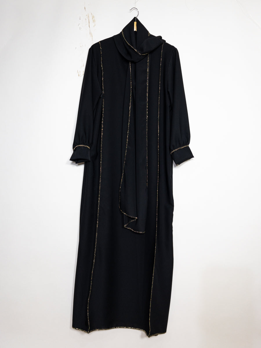Abaya longue femme REF: Ro2369pk Robe Abaya en Soie de Médine avec Écharpe style raffiné et sa touche dorée