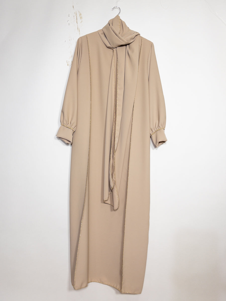 Abaya longue femme REF: Ro2369pk Robe Abaya en Soie de Médine avec Écharpe style raffiné et sa touche dorée