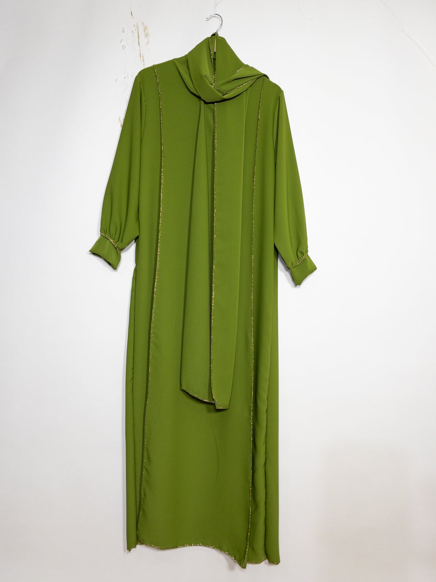 Abaya longue femme REF: Ro2369pk Robe Abaya en Soie de Médine avec Écharpe style raffiné et sa touche dorée