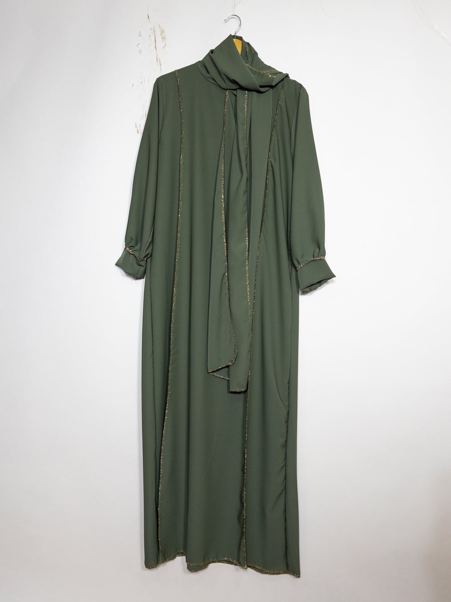Abaya longue femme REF: Ro2369pk Robe Abaya en Soie de Médine avec Écharpe style raffiné et sa touche dorée