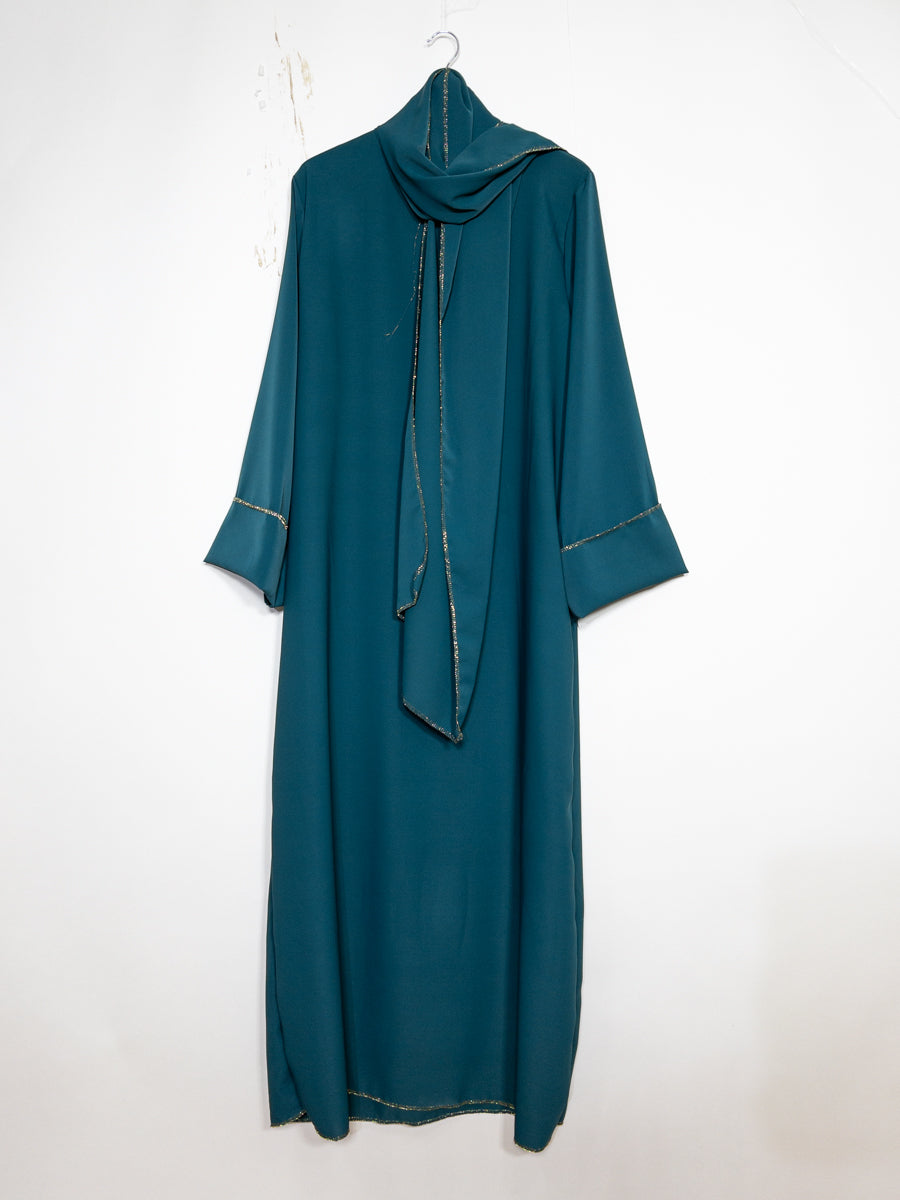 Abaya en soie de Médine pour femme ref:2377pk Robe Abaya en Soie de Médine avec Écharpe style raffiné et sa touche dorée