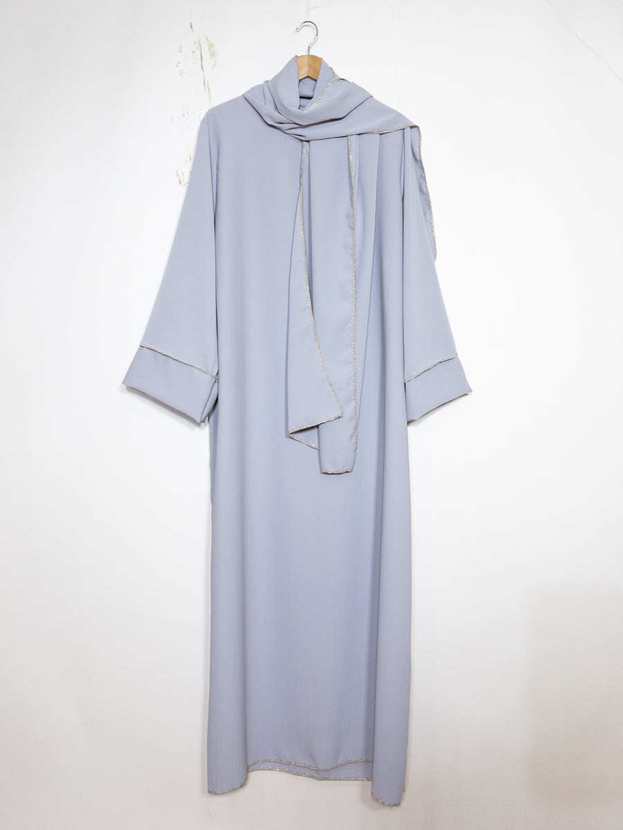 Abaya en soie de Médine pour femme ref:2377pk Robe Abaya en Soie de Médine avec Écharpe style raffiné et sa touche dorée