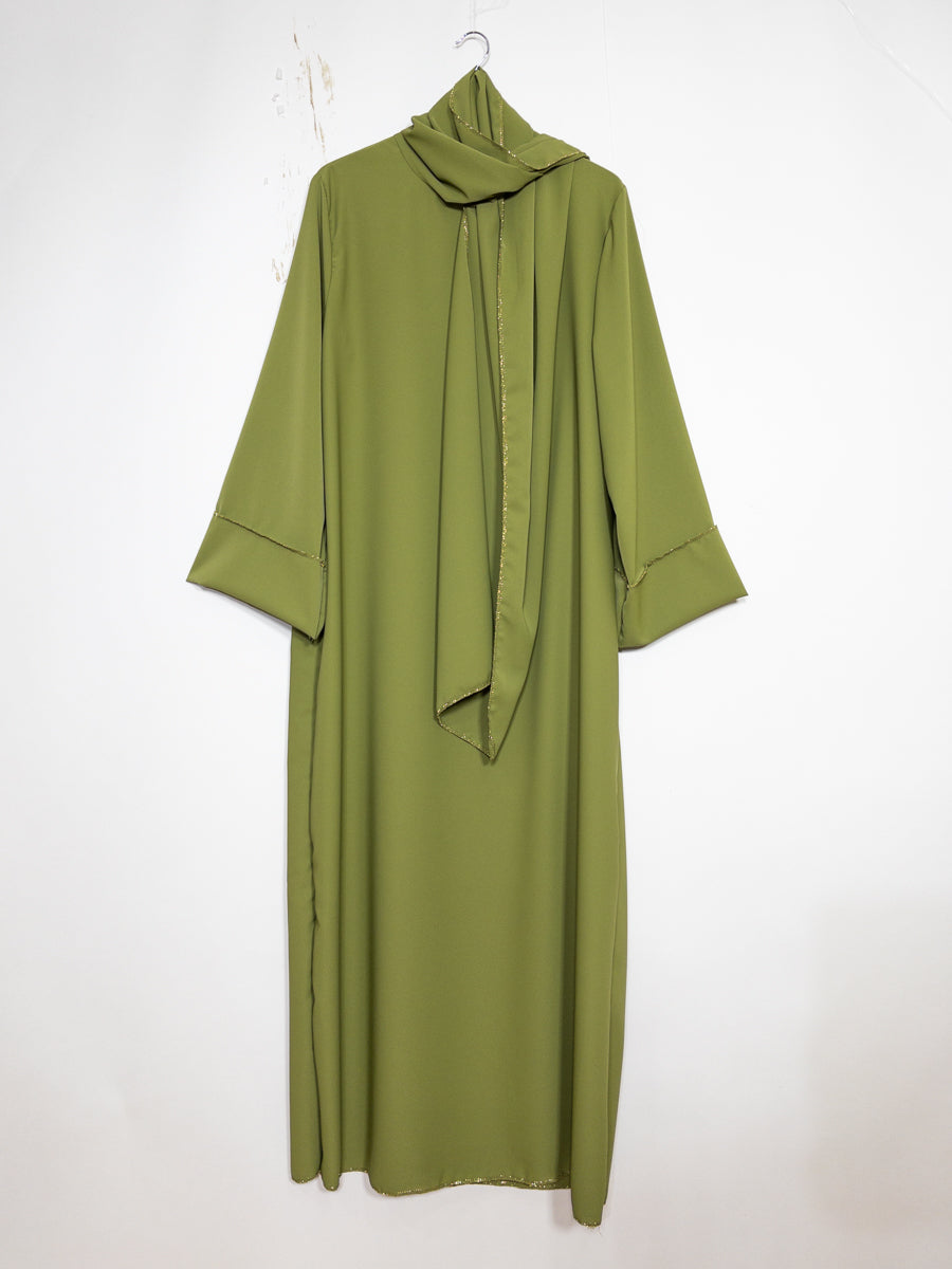 Abaya en soie de Médine pour femme ref:2377pk Robe Abaya en Soie de Médine avec Écharpe style raffiné et sa touche dorée