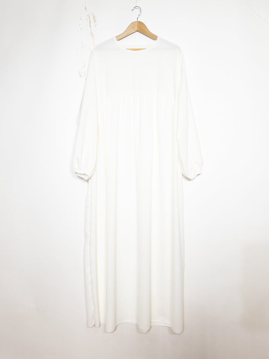 Abaya longue femme REF: RO2326PK - Abaya longue femme en soie de medine tissu fluide et doux , coupe ample et élégante