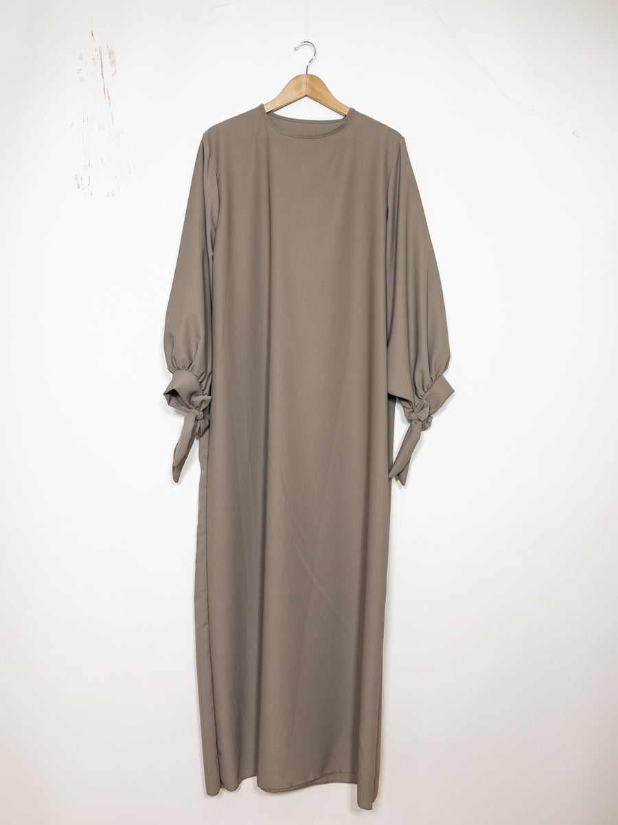 Abaya en soie de Médine RO2378PK - Elégante et fluide avec coupe ample et manches ballon avec joli nœud