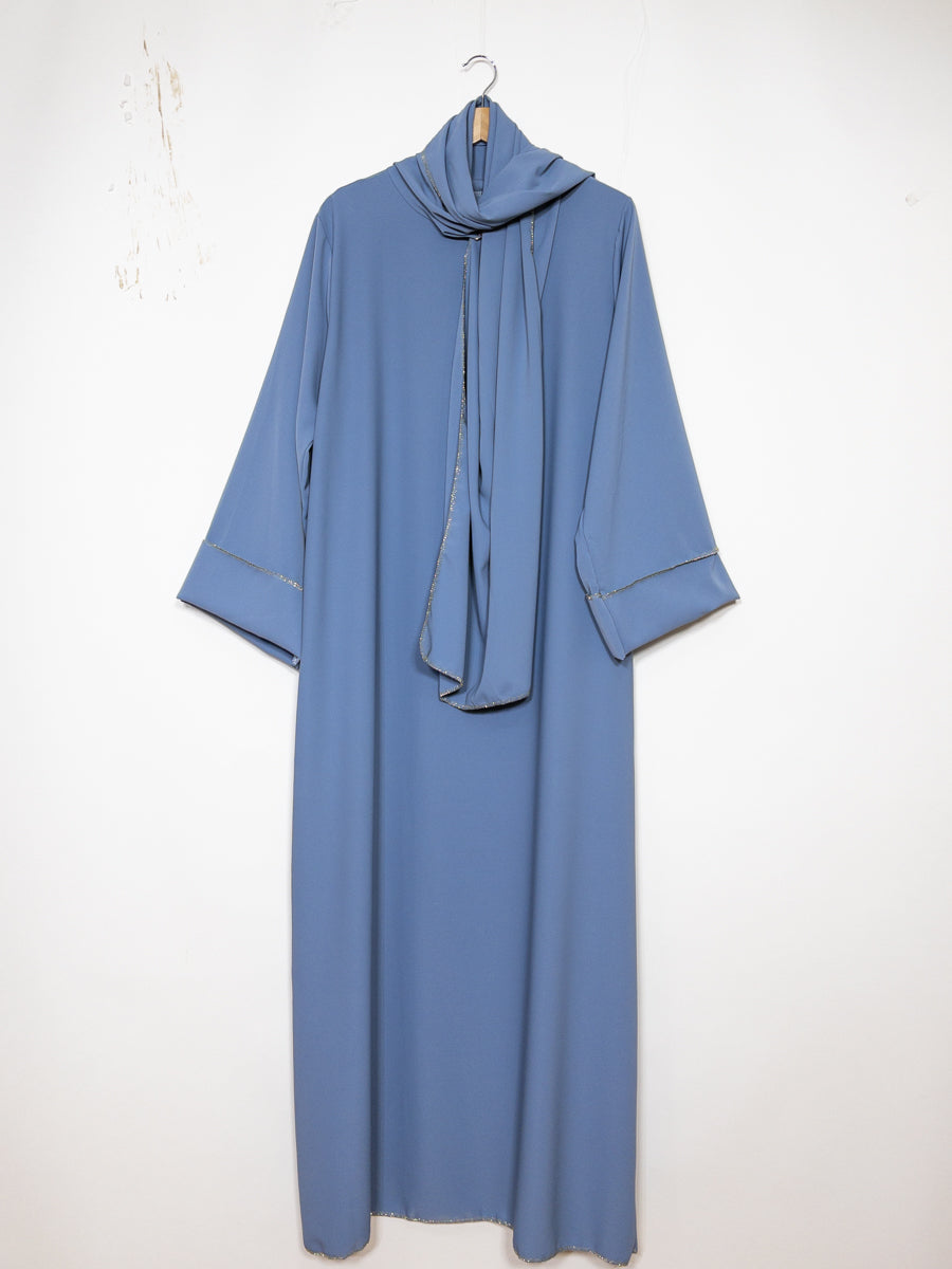Abaya en soie de Médine pour femme ref:2377pk Robe Abaya en Soie de Médine avec Écharpe style raffiné et sa touche dorée