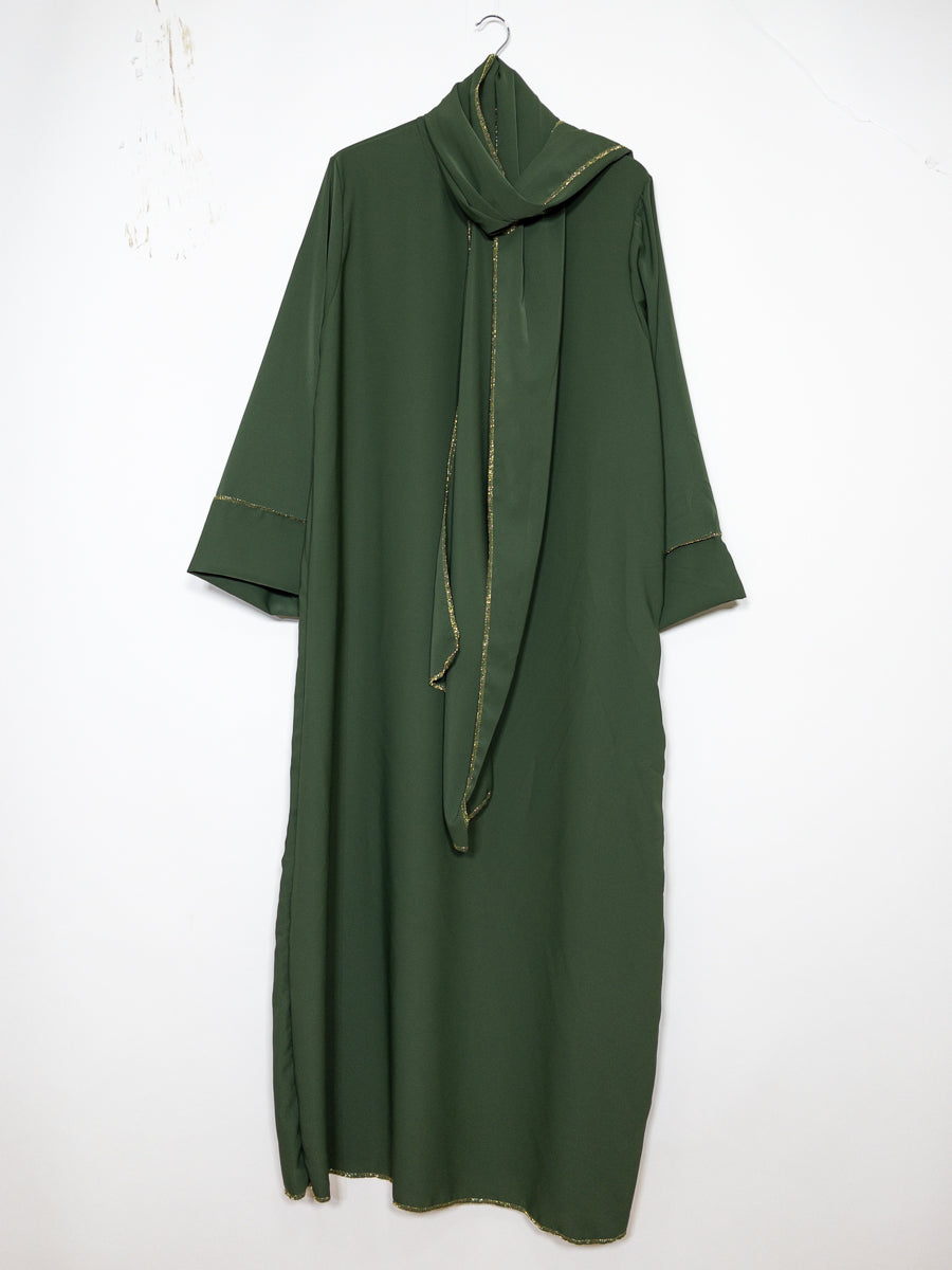 Abaya en soie de Médine pour femme ref:2377pk Robe Abaya en Soie de Médine avec Écharpe style raffiné et sa touche dorée