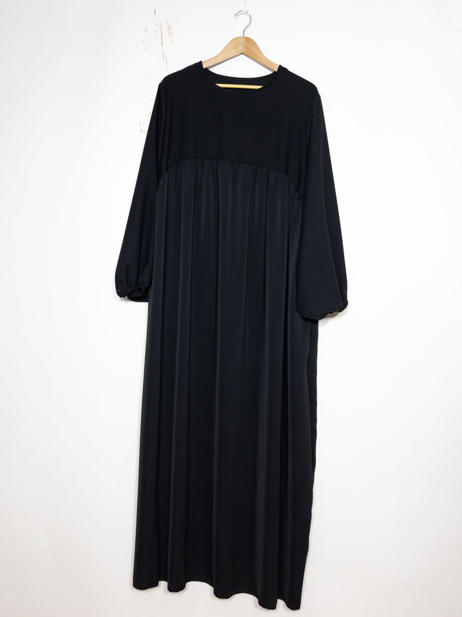 Abaya longue en soie de Médine REF: RO2379PK - légère, fluide et confortable