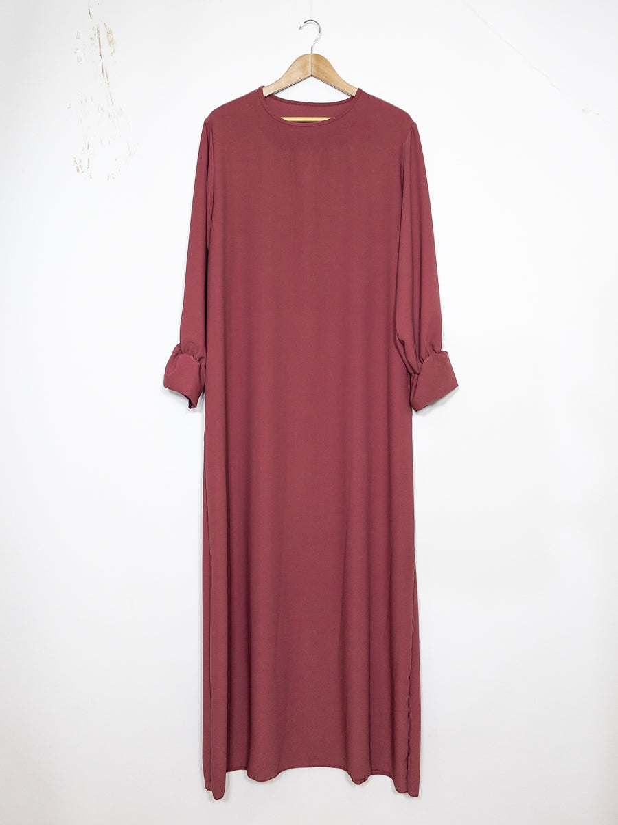 Abaya longue large ref:Ro23332pk en soie de medine - détails sur les manches confortable et élégante
