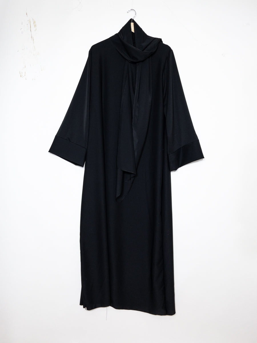 Abaya en soie de Médine pour femme ref:Ro2377pknml - voile intégré confortable et simple