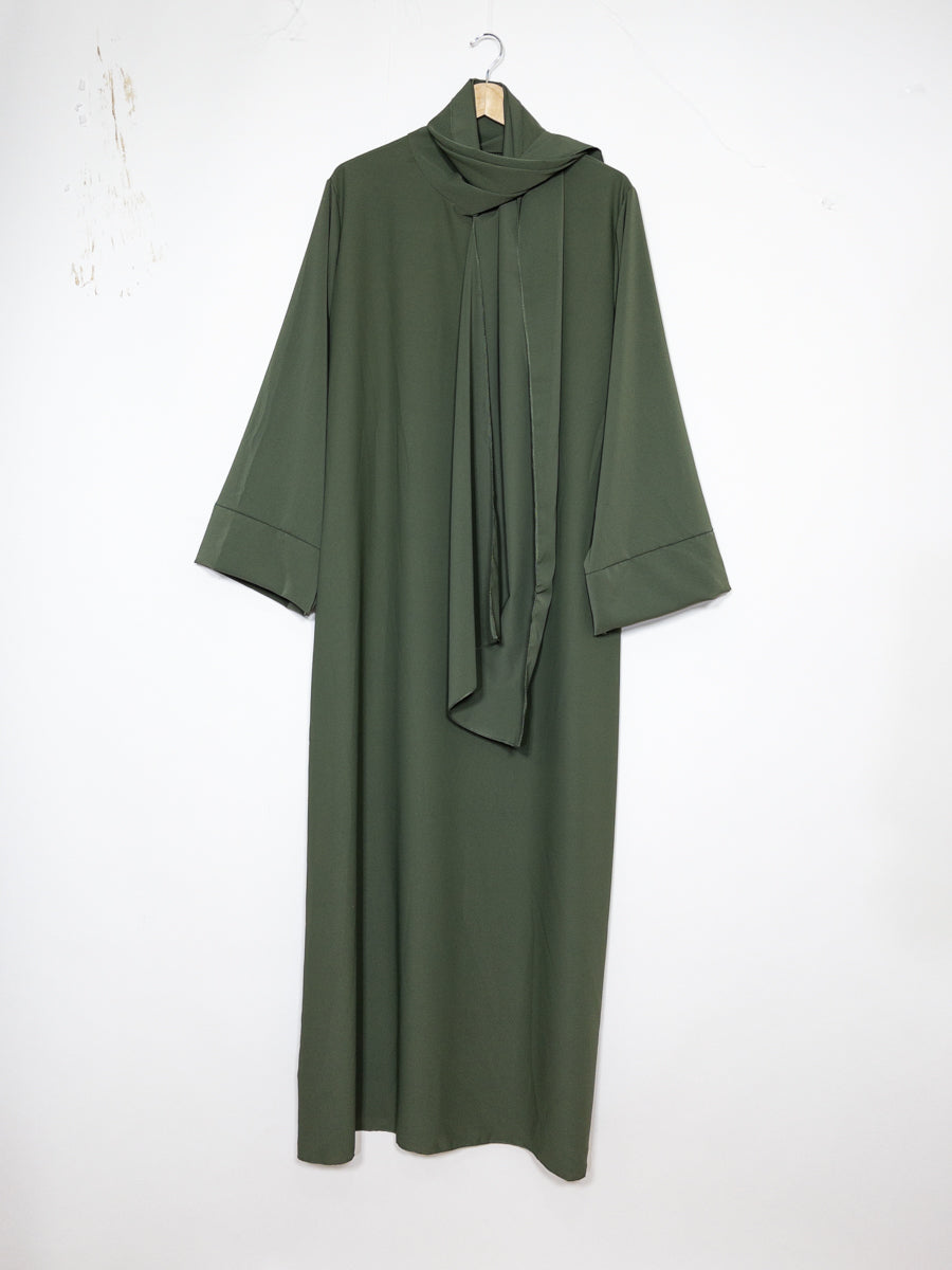 Abaya en soie de Médine pour femme ref:Ro2377pknml - voile intégré confortable et simple