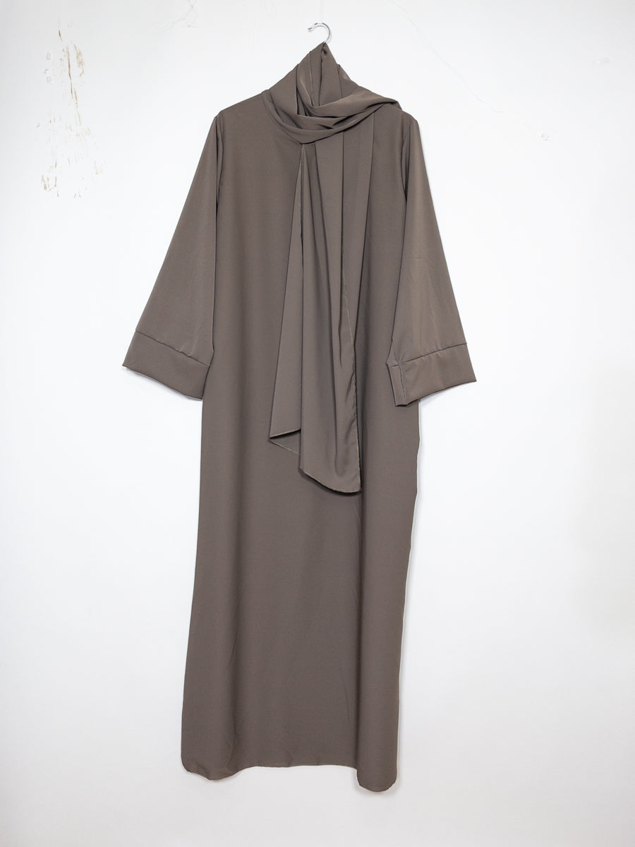 Abaya en soie de Médine pour femme ref:Ro2377pknml - voile intégré confortable et simple