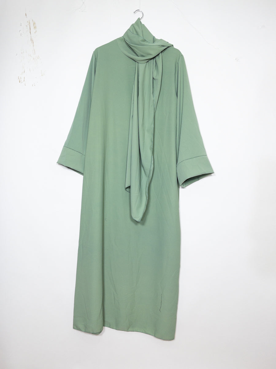 Abaya en soie de Médine pour femme ref:Ro2377pknml - voile intégré confortable et simple
