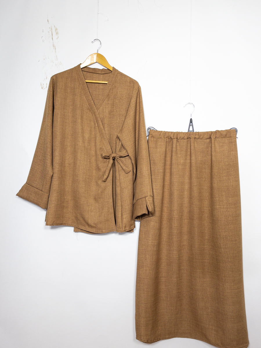 Ensemble EN2385XLM-JU - haut croisé avec nœud sur les côtés style kimono avec jupe évasée