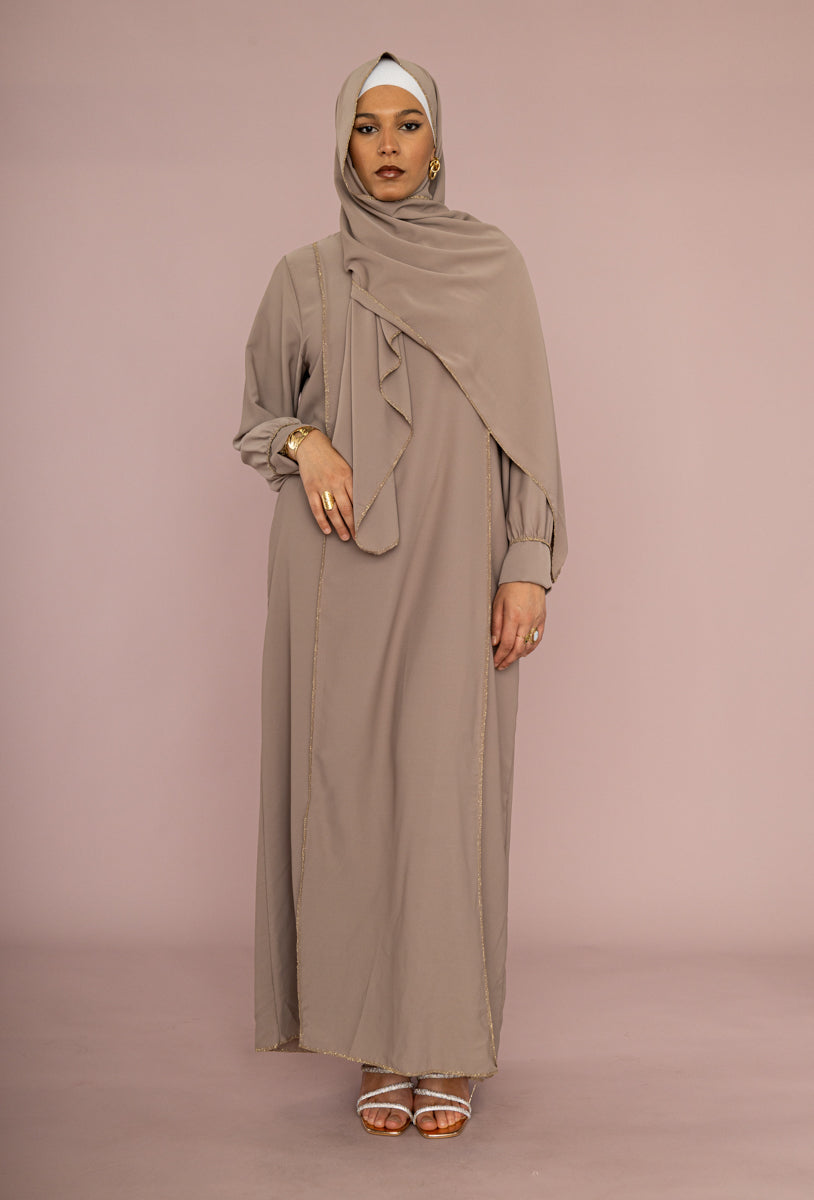 Abaya longue femme REF: Ro2369pk Robe Abaya en Soie de Médine avec Écharpe style raffiné et sa touche dorée