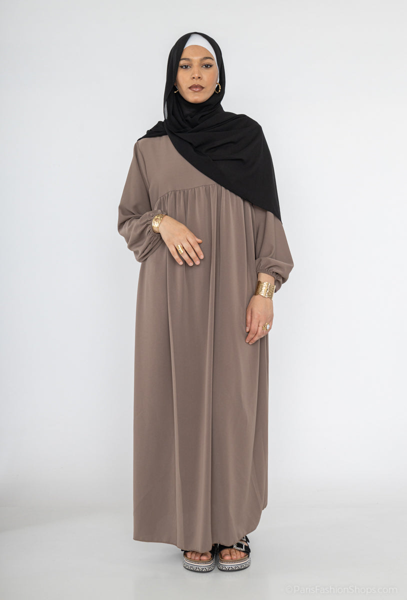 Abaya longue en soie de Médine ref: 2326 pk - Abaya longue avec volant en soie de Médine élégante et fluide