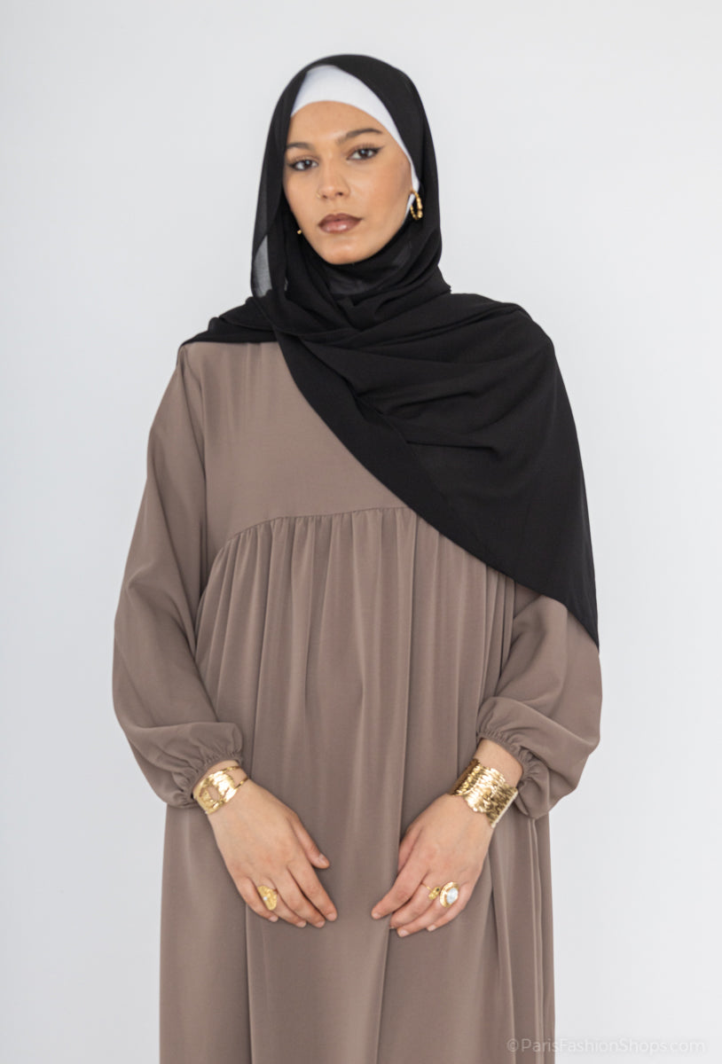 Abaya longue en soie de Médine ref: 2326 pk - Abaya longue avec volant en soie de Médine élégante et fluide
