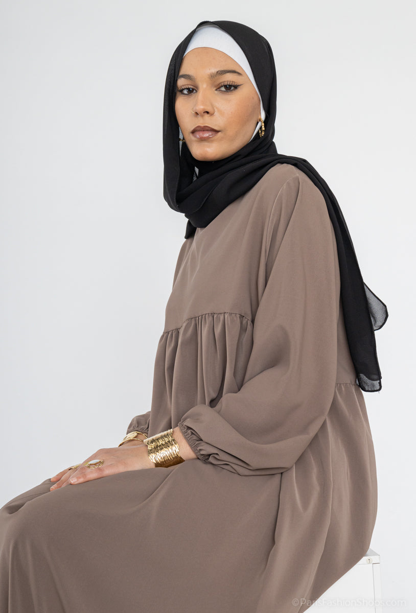 Abaya longue en soie de Médine ref: 2326 pk - Abaya longue avec volant en soie de Médine élégante et fluide