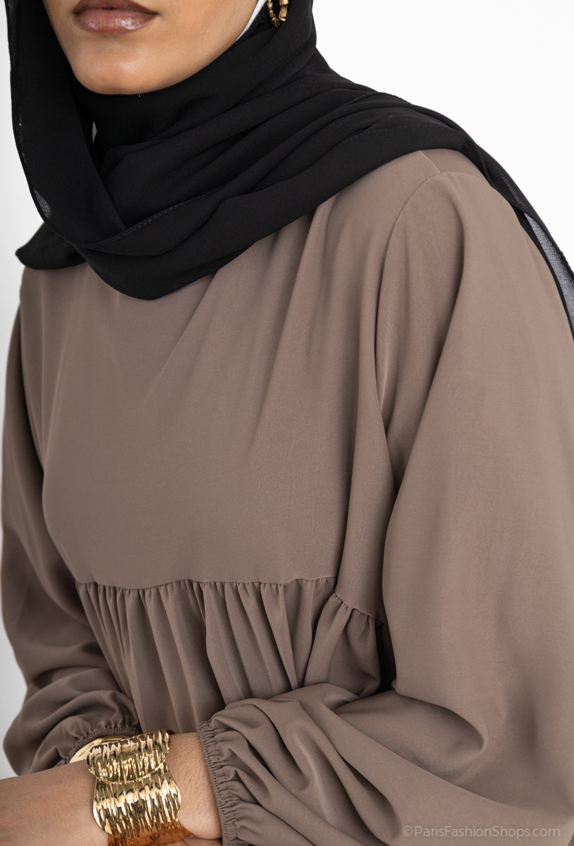 Abaya longue en soie de Médine ref: 2326 pk - Abaya longue avec volant en soie de Médine élégante et fluide
